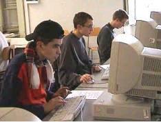 Studenti in laboratorio di informatica